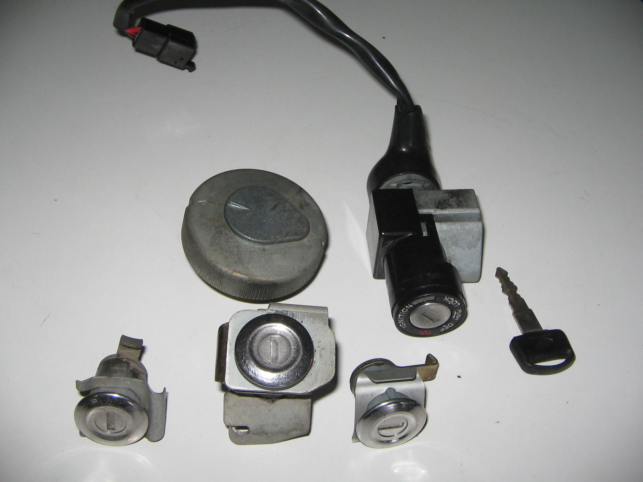 HONDA FORESINGH 250 KIT SERRATURE USATI N.20594